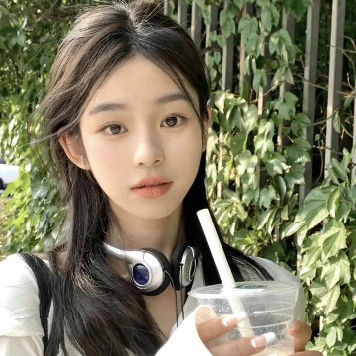 隔楼女孩:我们之间的层距